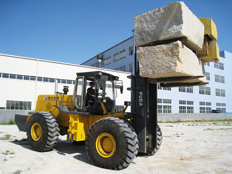 大型越野叉车（四轮驱动叉车）价格 — 开云在线开户·（中国）官方网站