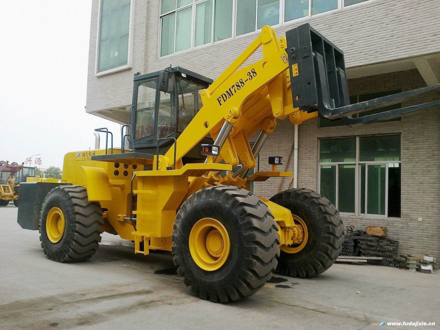 开云在线开户·(中国)官方网站38吨叉装车FDM788-38